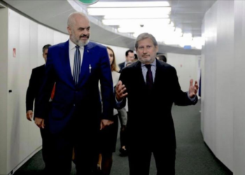 Pak orë para vendimit për negociatat, Rama takohet me Hahn: Për të rejat e fundit