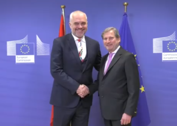 Negociatat/ Hahn: Nëse s’ndodh sot, nuk është dështim për qeverinë. Rama: Reformat, jo se i kërkon Parisi, por…