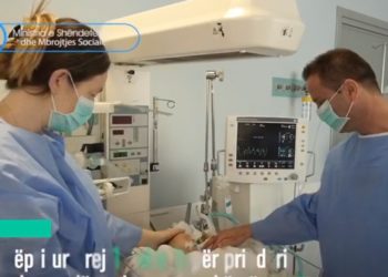 “Erdhi në jetë pas 12 vitesh pritje”, Rama jep lajmin e mirë për Elion: Pas 3 operacioneve, u kthye në shtëpi (Video)