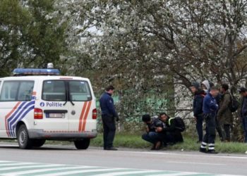 Sërish 12 emigrantë në një kamion frigoriferik, ndalohen në Belgjikë