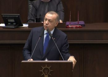 Erdogan kërcënon kurdët dhe Europën: Afat deri të martën për t’u larguar nga kufiri Turqi-Siri