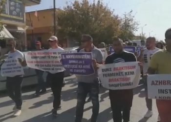 Fermerët e Myzeqesë në protestë: Qeveria të plotësojë kërkesat tona