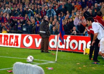 U prit si tradhtar në “Camp Nou”; Figo kujton pikantet e “El Clásico”-s më të egër