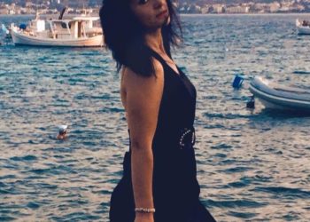 FOTO/ Shau kameramanët në emision, kush është gazetarja nga Fieri që ‘theu’ rrjetin