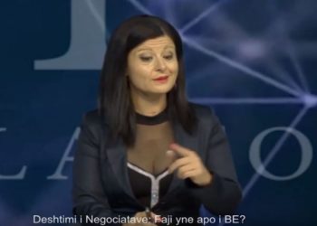 Shau punonjësit e regjisë në mes të emisionit live, moderatorja e Fierit: Më erdhi vetvetiu