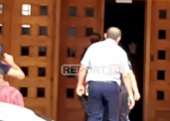 Tender fiktiv/ Gjykata lë në burg dy zyrtarët e Shërbimit Spitalor të Tepelenës, dy të tjerë “arrest shtëpie”