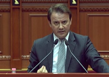 Ralf Gjoni sfidon mazhorancën: Ndryshojmë sistemin, po patët këllqe futemi në zgjedhje në pranverë
