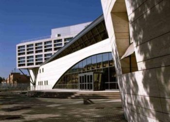 Pas 15 vitesh i ishte rikthyer dashurisë së parë, shqiptari gjen gruan në shtrat me të dashurin, skenën e pa edhe djali