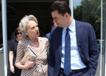 Glover pas takimit me Bashën: Jemi duke bërë diskutime për raportin, asgjë e veçantë