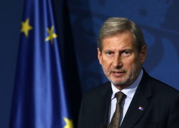 Hahn: Situata politike në Shqipëri nuk ndihmoi për negociatat