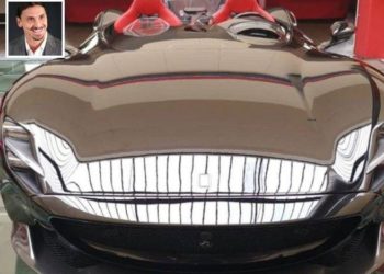 FOTO/ Ibrahimoviç feston 38-vjetorin duke i dhuruar vetes një super “Ferrari” me xhama virtual 1.5 mln euro
