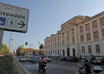 Sherr e përleshje fizike mes dy shqiptarëve në Itali, njëri rëndë në spital pasi u godit me thikë në bark