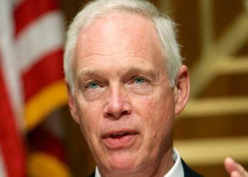 Apeli i Johnson: Kosova të heqë taksën, Serbia të ndalojë kërkesat për tërheqjen e njohjeve