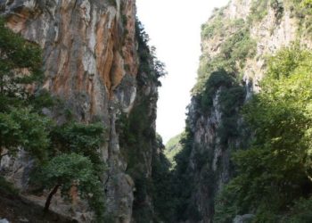 Humbën në Kanionin e Gjipesë, policia gjen pas tre orë kërkimesh turistët spanjolle