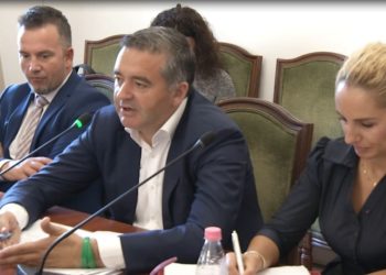 Përplasja qeveri-bashki/ Klosi rrëzon vendorët: Lejet e Mjedisit i jep Ministria, nga 2020 do jepen online