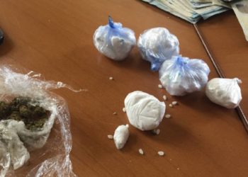Operacion blic në Milot/ Pranga 18-vjeçarit, u kap me 18 doza kokainë në lokal, arrestohen edhe dy presona të tjerë