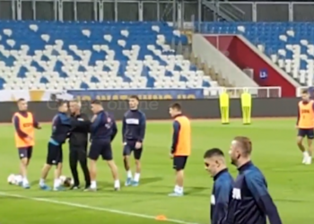VIDEO/ Plas te Kosova, sherr mes dy futbollistëve të Kombëtares