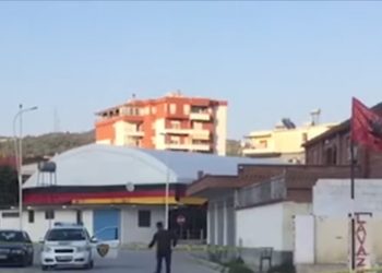 Hapin zjarr ndaj një biznesi në Berat dhe tentojnë të largohen, vihen në pranga tre autorët