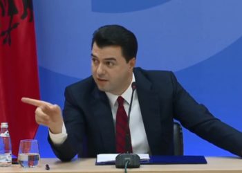 Basha: Në vend të plotësonim kushtet Rama puthej me Mogherinin e thotë plastë armiku