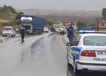 Tjetër aksident me vdekje, trajleri përplas makinën me targa greke në Korçë