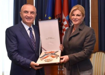 Presidenti Meta vlerësohet me titullin më të lartë nga homologia kroate Kitarović