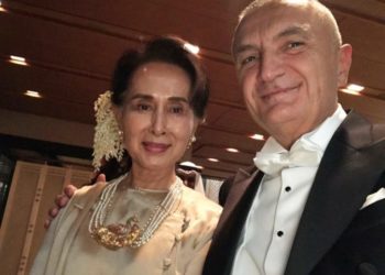 “Turp, ajo është kriminele”, komentuesit masakrojnë Metën për foton me nobelisten e Paqes