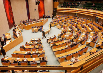 Parlamenti holandez rrëzon tre amendamentet kundër hapjes së negociatave për Tiranën dhe Shkupin