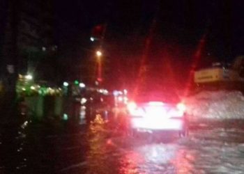 Ndryshimi i motit, reshjet e shiut përmbytin rrugët e Vlorës në pak minuta