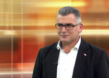 Deputeti gjerman: Merkel do të përpiqet ta bindë Macronin për çeljen e negociatave