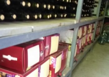 AKU kontrolle blic në 26 subjekte në Elbasan, bllokon 1 267 litra raki, verë dhe konjak