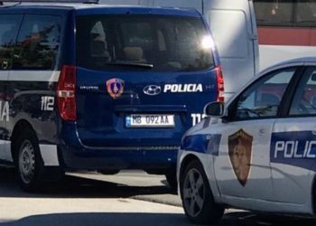 Ç’po ndodh në Vlorë? Policia “blindon” qytetin, kontrolle të befasishme në banesa e makina