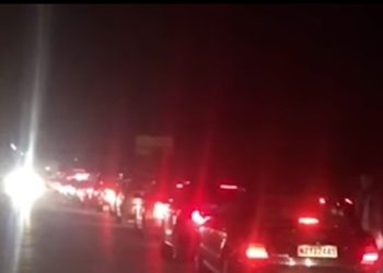 Festa kombëtare në Greqi, krijohen radhë 1 km në doganën e Kapshticës