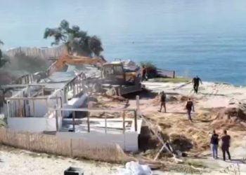 IKMT rinis shembjen e godinave në Vlorë, aksioni vazhdon