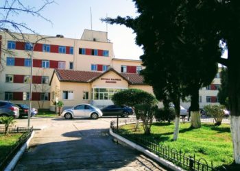 Helmimi në Postribë/ Reagon spitali: 26 nxënës u paraqitën për ndihmë, 7 prej tyre po marrim trajtimin