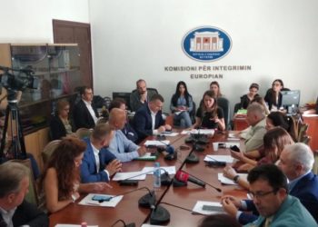 Negociatat me BE/ “Integrimi” jep dakordësi për amendimet e Bushatit, pr/rezoluta i kalon seancës plenare