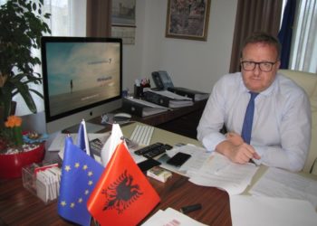 “Ciao a tutti, belli e brutti!”/ As 1 vit në detyrë, dorëhiqet drejtori i portit të Durrësit: E mbarova misionin tim