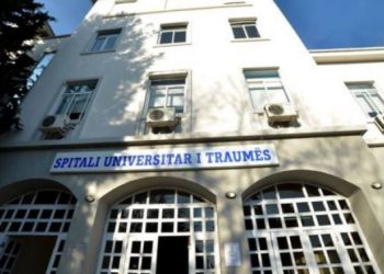 Sherr mes të dy të rinjve, 26-vjeçari në luftë me jetën në spital nga plagët në kokë