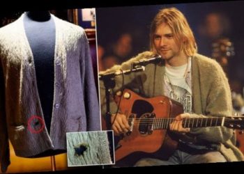 Me njolla dhe djegie nga cigaret, trikoja e Curt Cobain shitet në ankand për 334 mijë dollarë