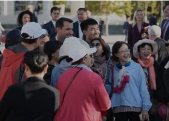 Batutat/ Veliaj u prezanton turistëve kinezë nënkryetarin e Bashkisë së Pekinit (Video)