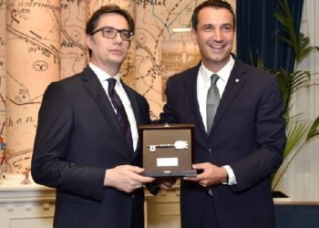 “Fqinjësia  e mirë është ajo që na bashkon”, Veliaj i jep “Çelësin e Qytetit” Presidentit të Maqedonisë së Veriut