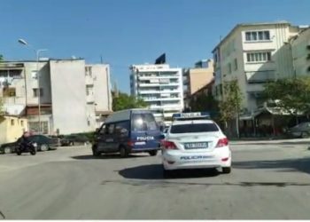 VIDEO/ Blindohet Vlora, pas kapjes së dy vëllezërve Basho priten arrestime të tjera
