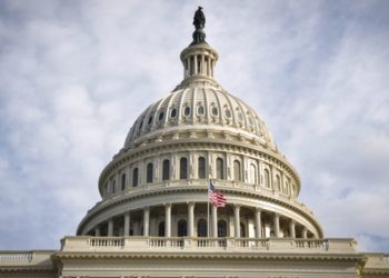 Ish-këshilltari i Trumpit nuk dëshmon në hetimet për shkarkim të presidentit