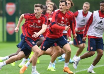 Xhaka rikthehet në stërvitjen e Arsenalit i buzëqeshur, tifozët vazhdojnë kërkesat e tyre