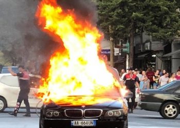 FOTO/ Digjet gjatë natës makina e gjyqtares, përdorej nga djali i saj avokat i njohur
