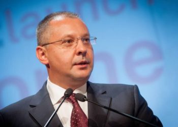 ”Macron po bën politikë inatçore, vendi i Shqipërisë dhe MV është në BE”