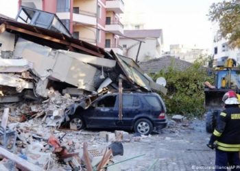 Post-Tërmet/Banorët apelojnë burgun për mashtruesin Arjan Meli