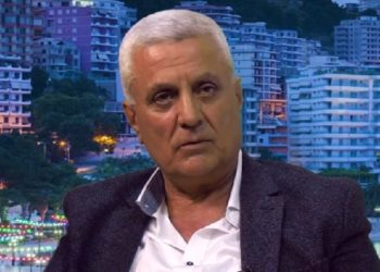 Grabitje në Sarandë, biznesmenit i marrin bizhuteritë brenda në shtëpi