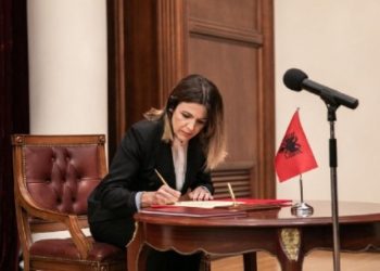 Zëvendëson Bashkim Dedjen pas shkarkimit, betohet Fiona Papajorgji