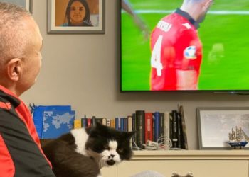 Humor nga Presidenti: Se mos i ndërrojnë emrin Shqipërisë, siç bënë me stadiumin