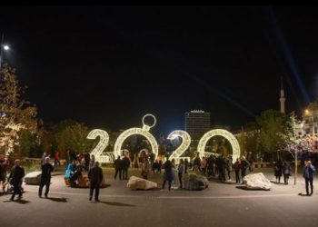 Tirana vishet me ngjyrat e festave, Veliaj: Prisni, sapo kemi filluar (Foto)